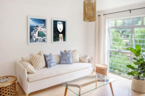 Tranquil 2 bedroom with Balcony, Pool, Walk to Beach!